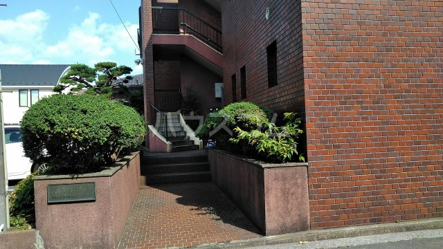 28/30 エントランス