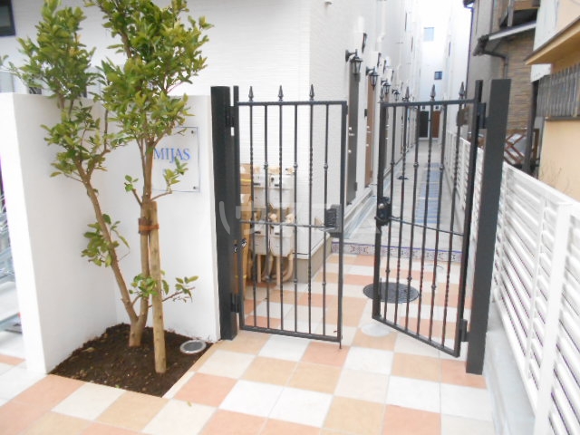 18/28 エントランス