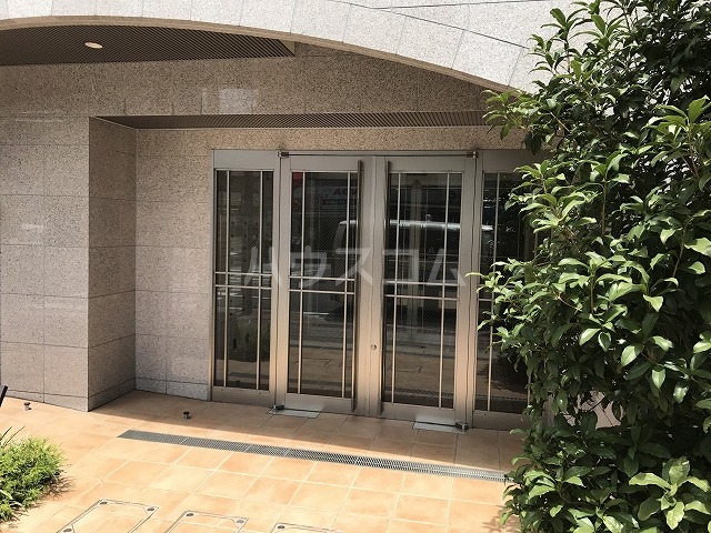 18/19 エントランス