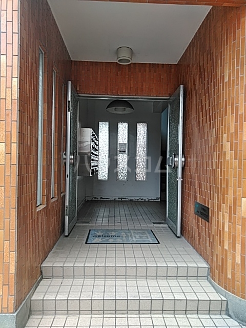26/30 エントランス