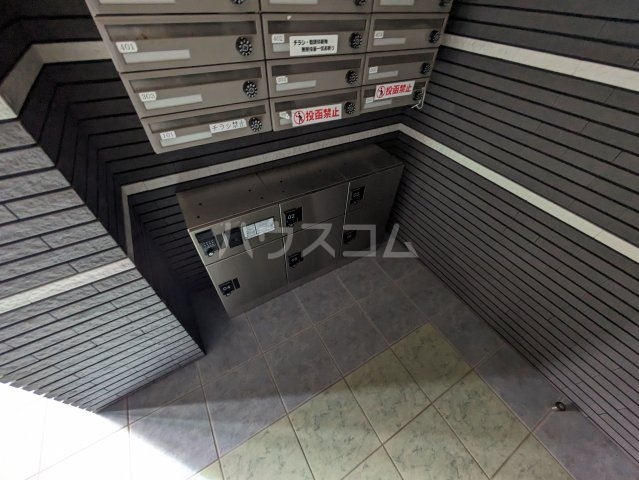 25/30 エントランス