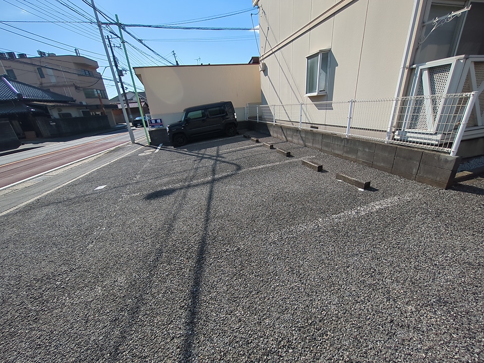 27/30 駐車場