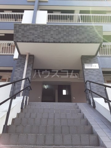 22/30 エントランス