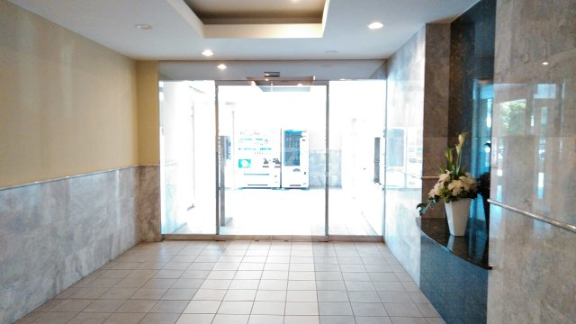 25/30 エントランス