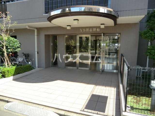 28/30 エントランス