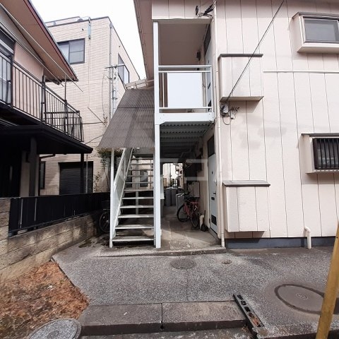 22/28 エントランス