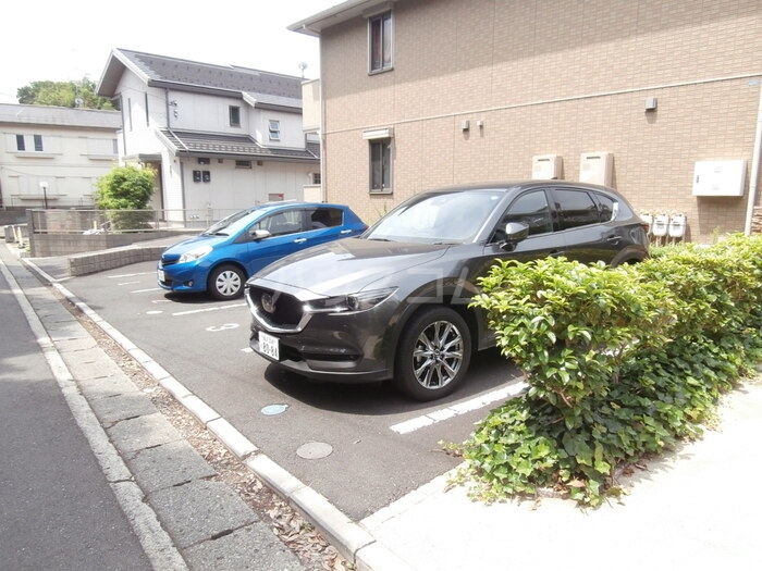 13/14 駐車場