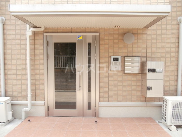 20/21 エントランス