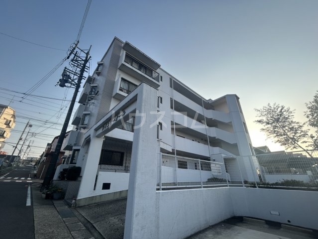 21/30 エントランス