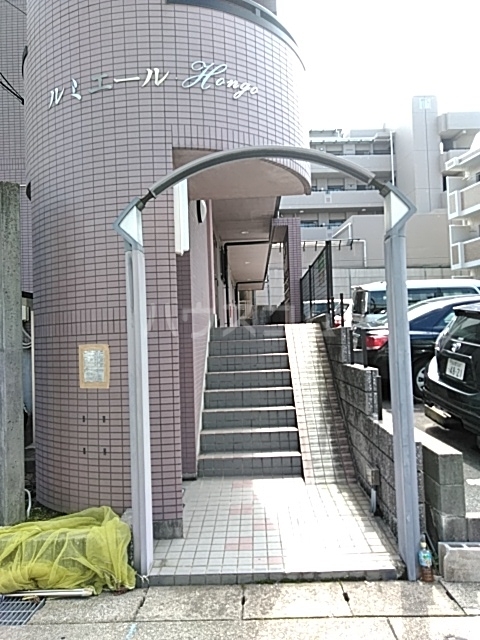 22/30 エントランス