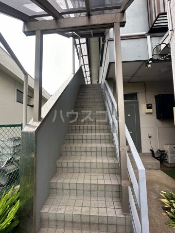 24/30 エントランス