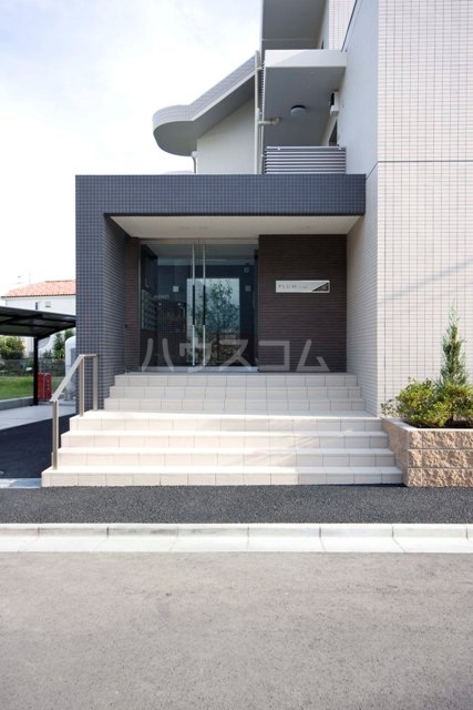 27/30 エントランス