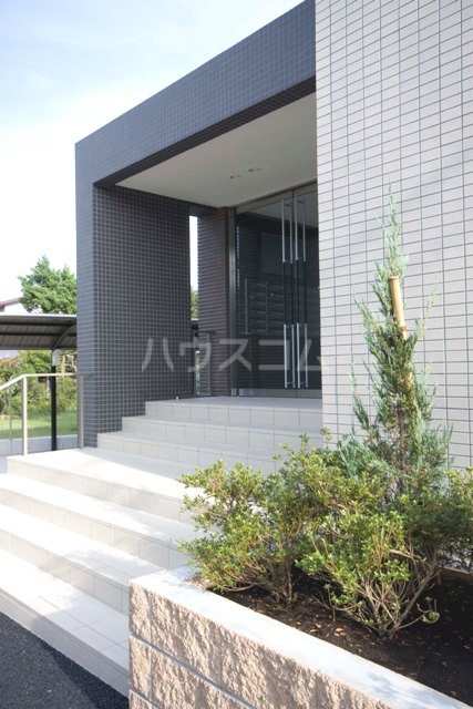 28/30 エントランス