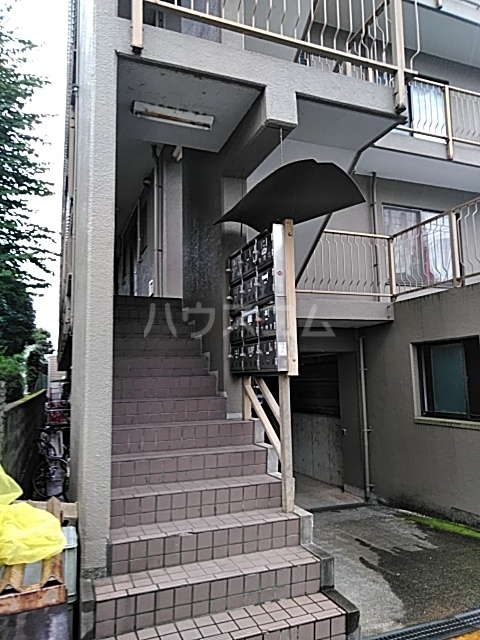 21/30 エントランス