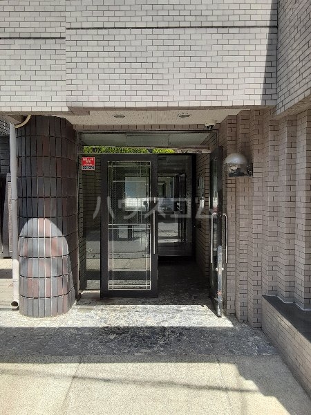 21/30 エントランス