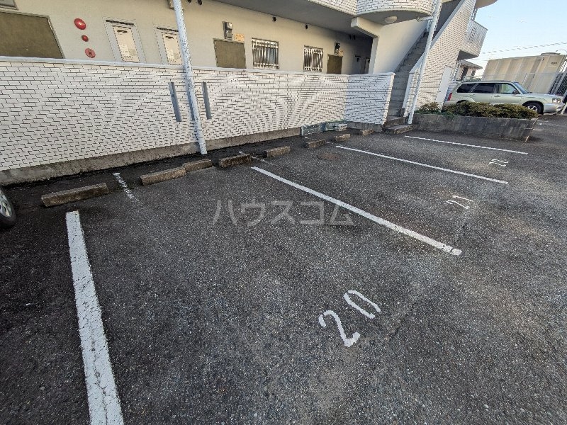 21/28 駐車場