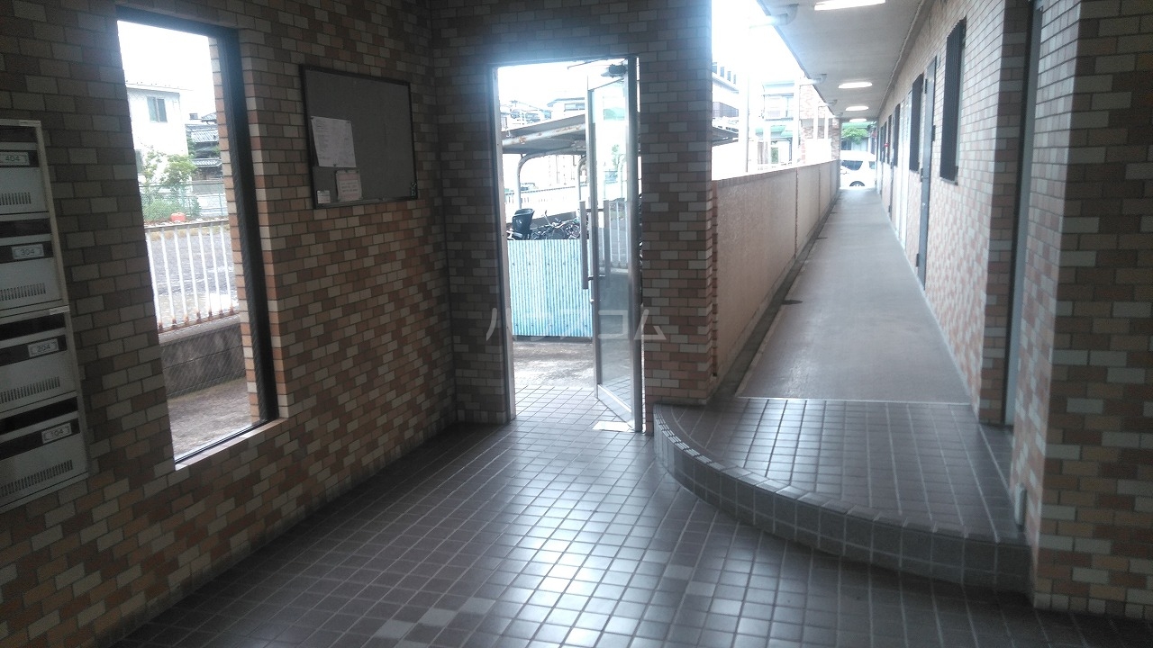 16/21 エントランス