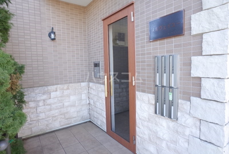 17/27 エントランス