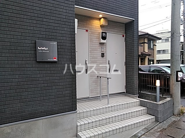 17/23 エントランス