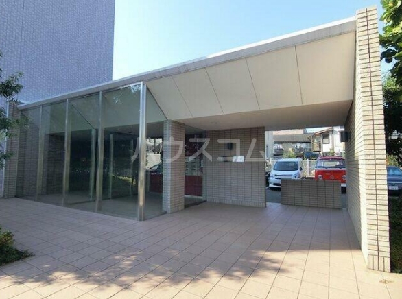 25/26 エントランス