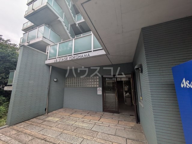 27/30 エントランス