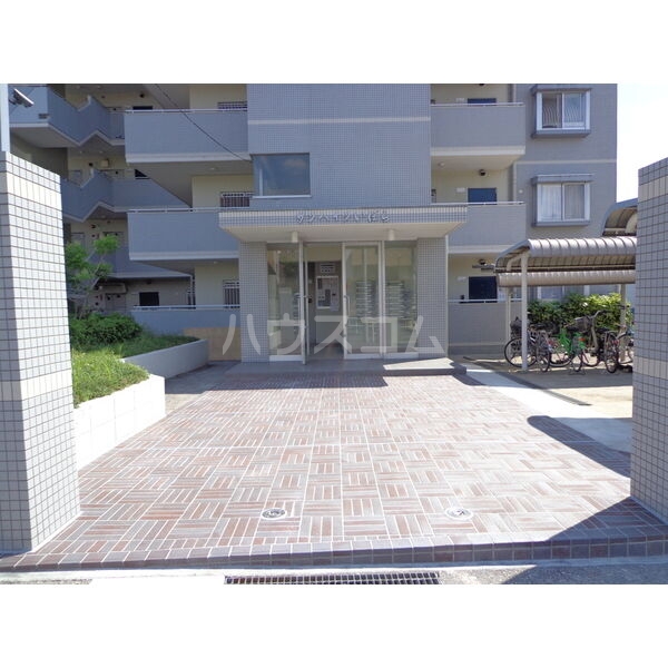 17/26 エントランス