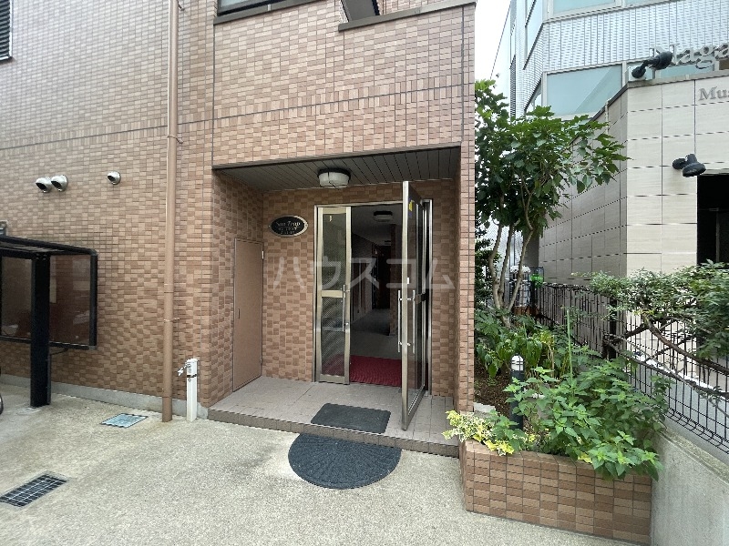 21/22 エントランス