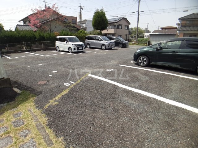 22/30 駐車場