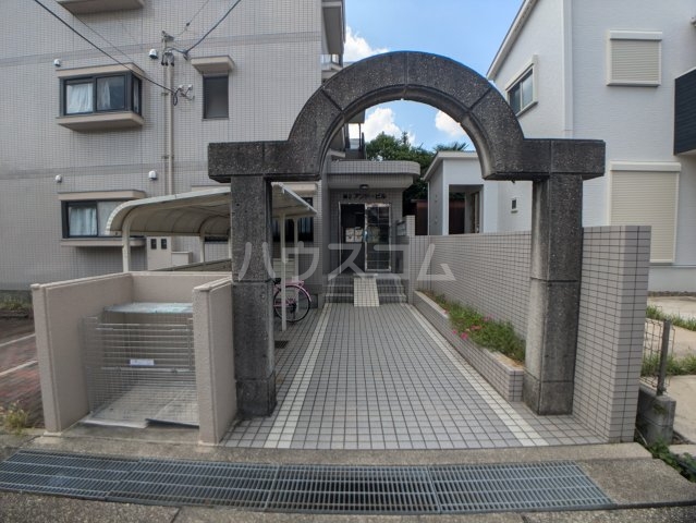 20/30 エントランス