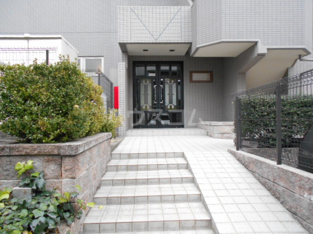 25/30 エントランス