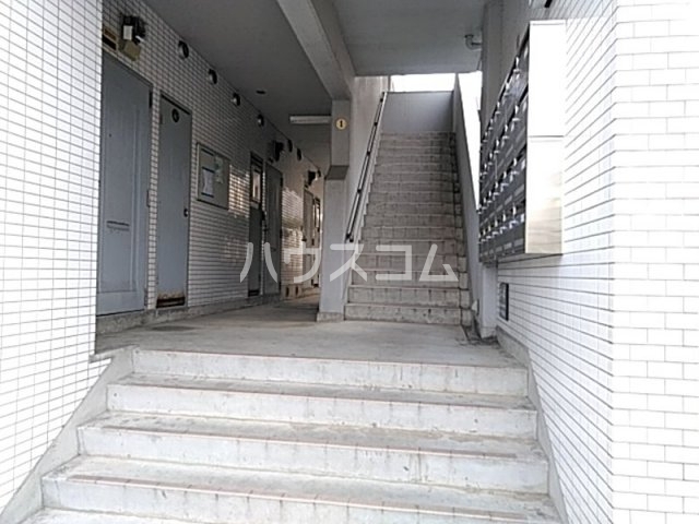 20/30 エントランス