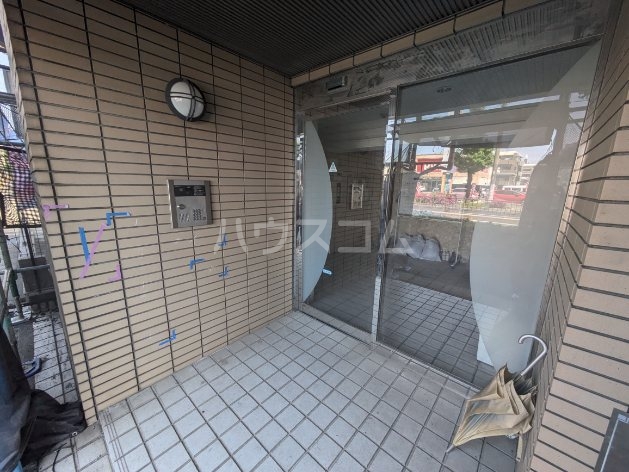 23/28 エントランス