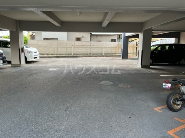 22/30 駐車場