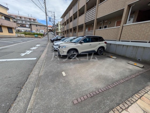 28/30 駐車場