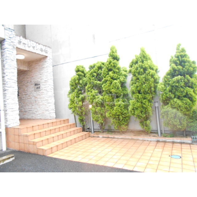 23/26 エントランス