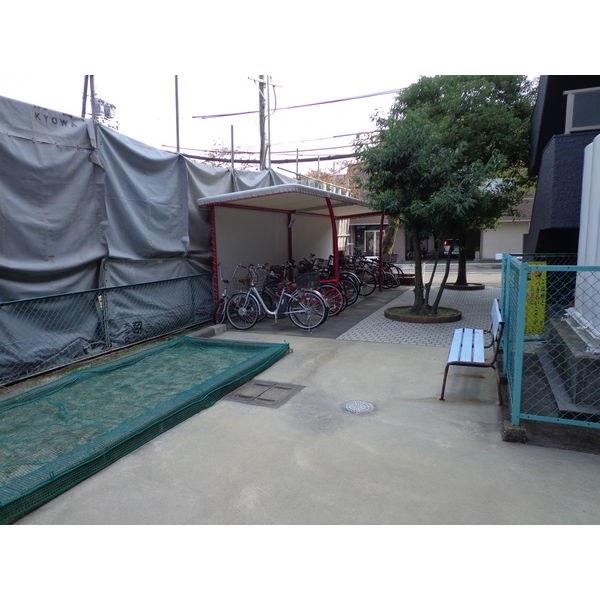 18/27 エントランス