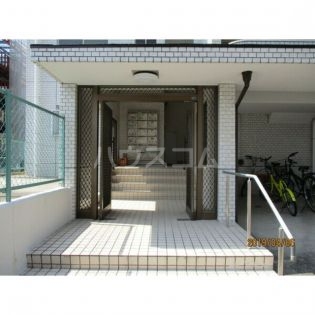 15/16 エントランス