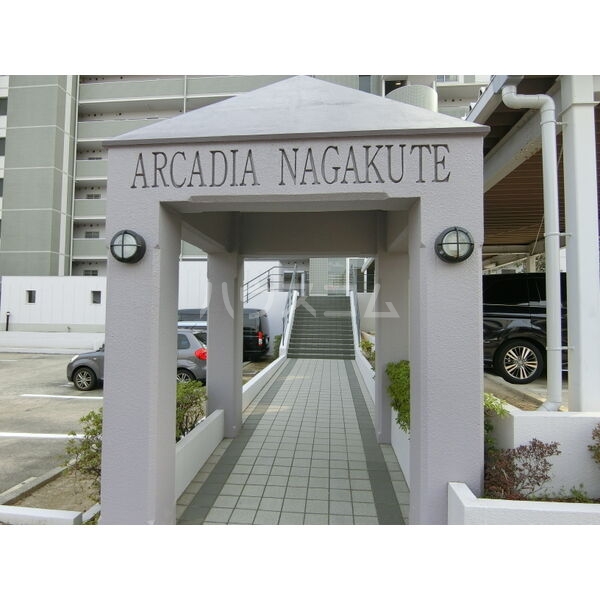 18/27 エントランス