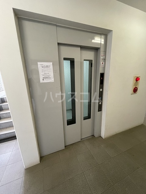 21/27 エントランス