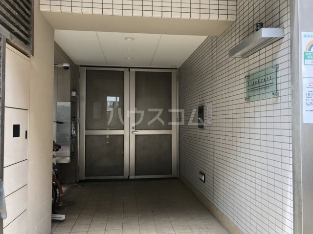 27/30 エントランス