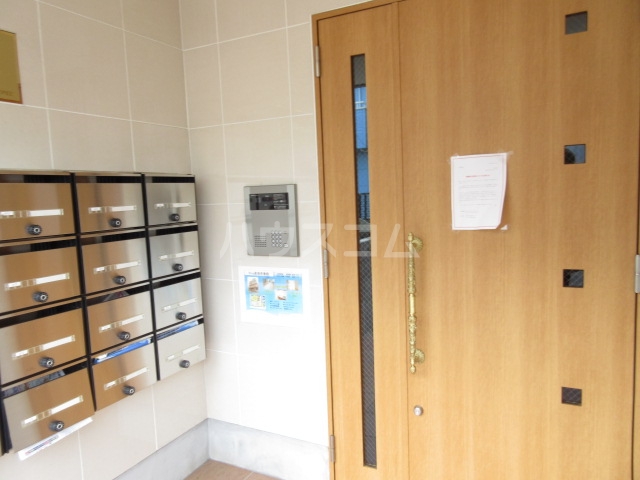 21/30 エントランス