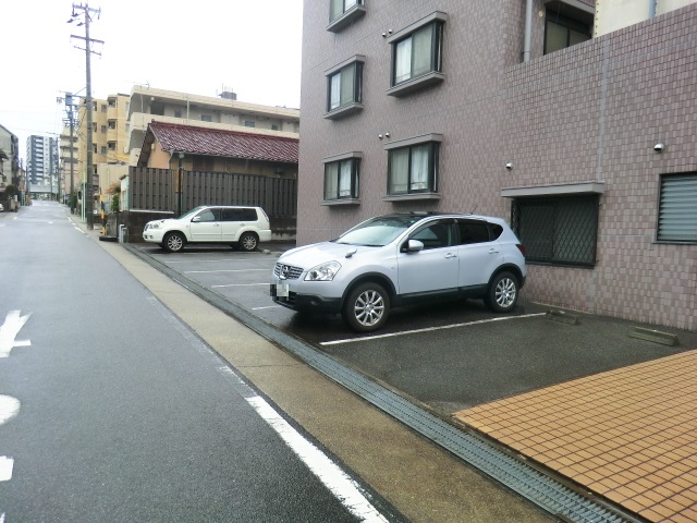 22/30 駐車場