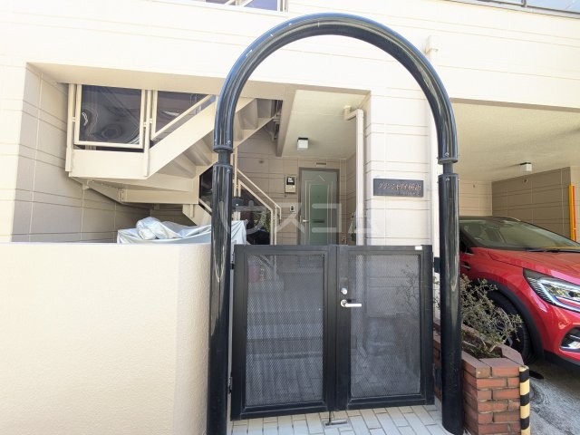 27/30 エントランス