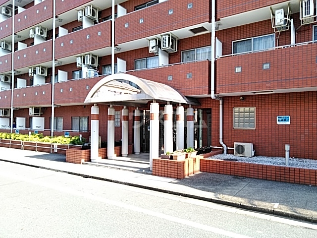 18/26 エントランス