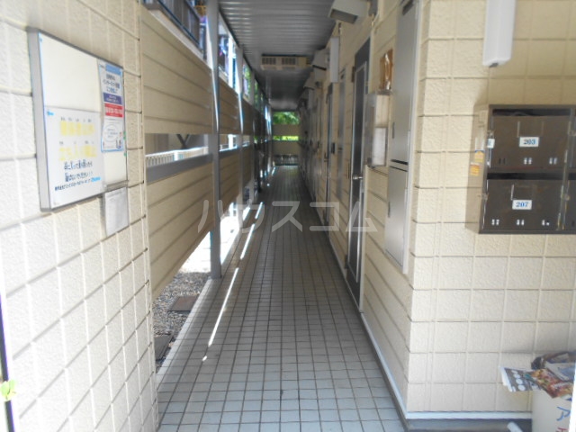 24/30 エントランス