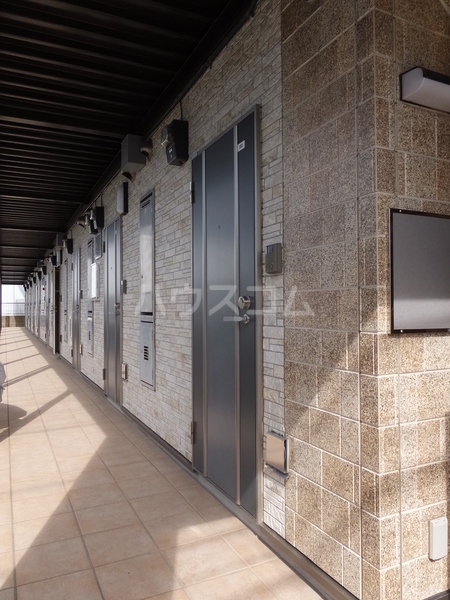 13/14 エントランス