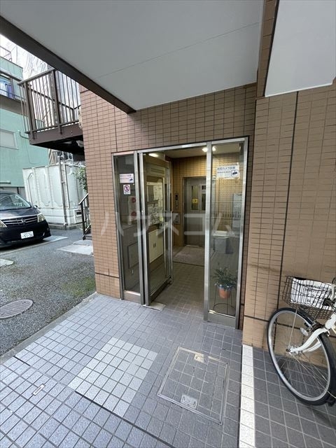 26/30 エントランス