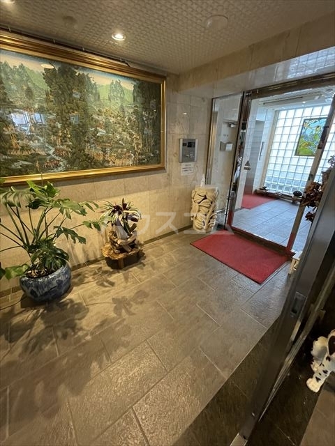 21/26 エントランス