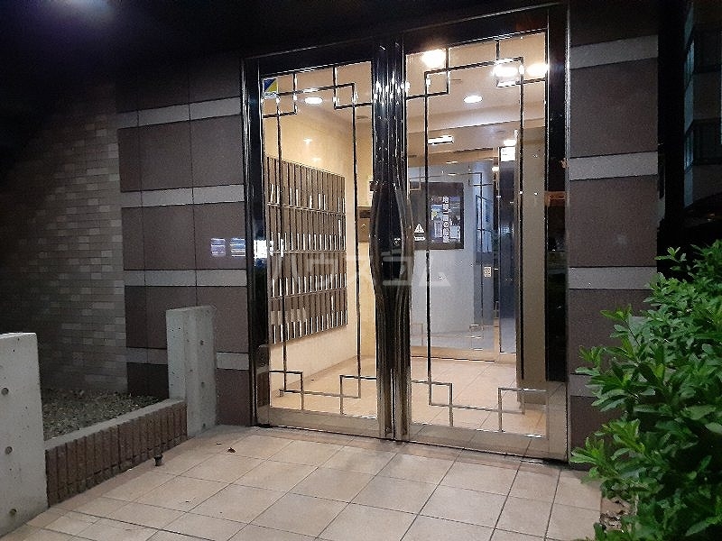 23/30 エントランス