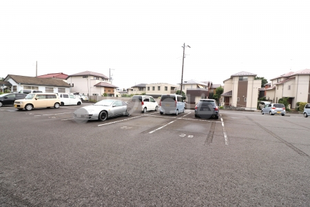 18/28 駐車場